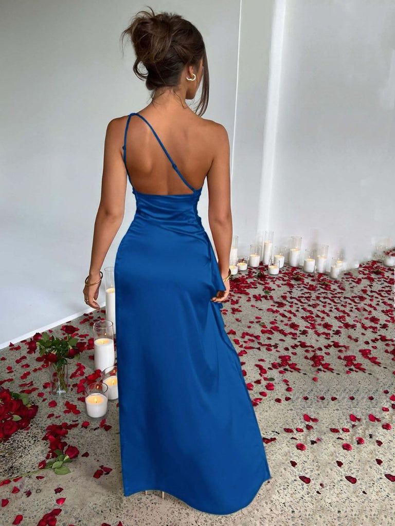 Robe asymétrique en satin fendue et froncée années 1960