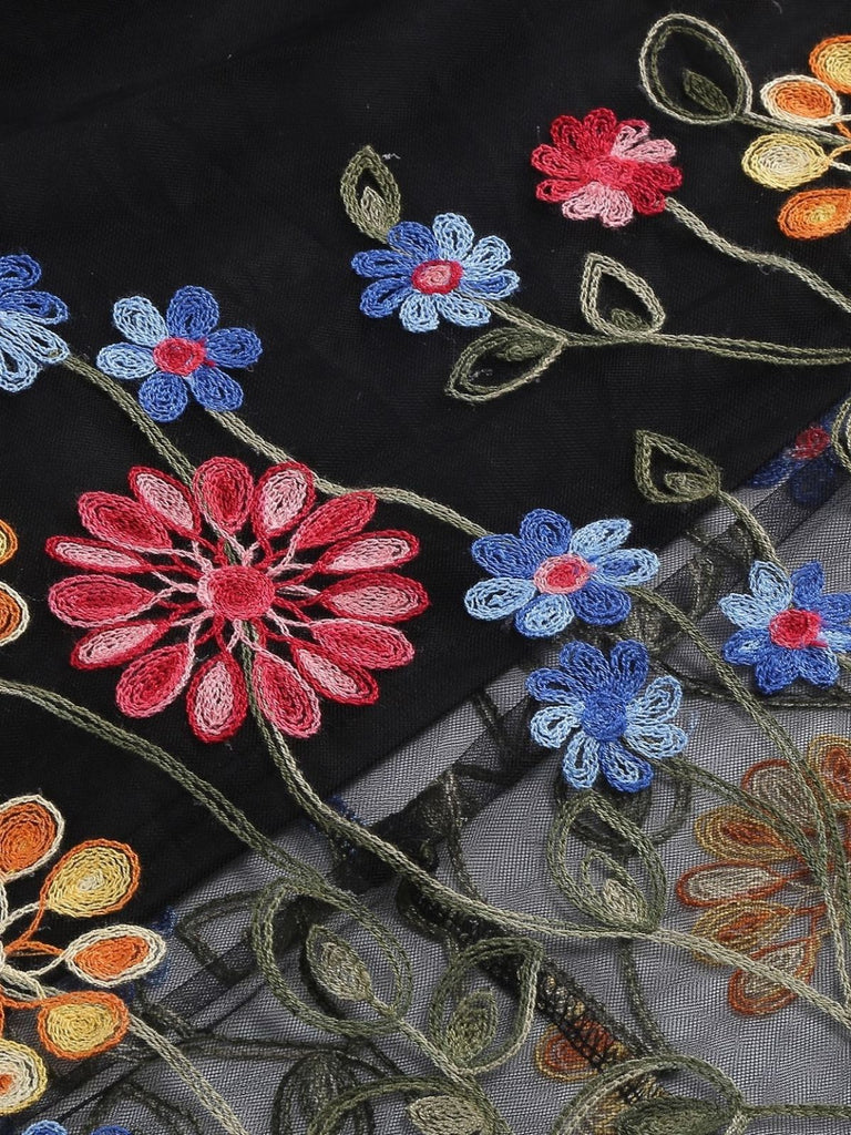 Robe noire en maille brodée de fleurs des années 1950