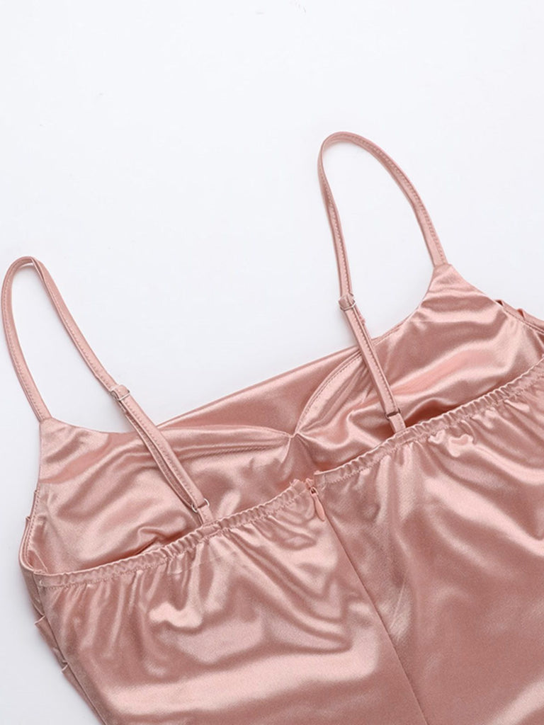 Robe fendue rose froncée en satin uni années 1930