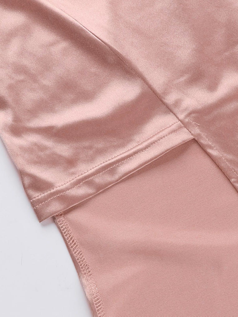 Robe fendue rose froncée en satin uni années 1930