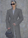 Manteau longue gris à boutons col revers unis des années 1930