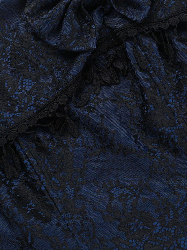 Haut bleu foncé épaules dénudées et pompons en dentelle des années 1930