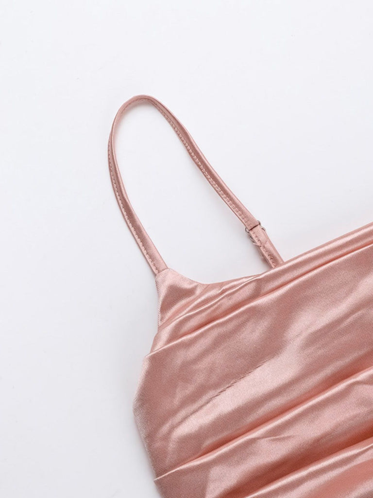 Robe fendue rose froncée en satin uni années 1930