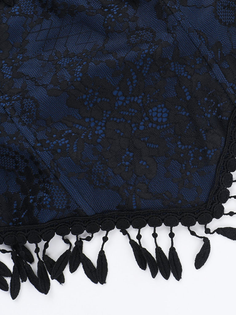 Haut bleu foncé épaules dénudées et pompons en dentelle des années 1930