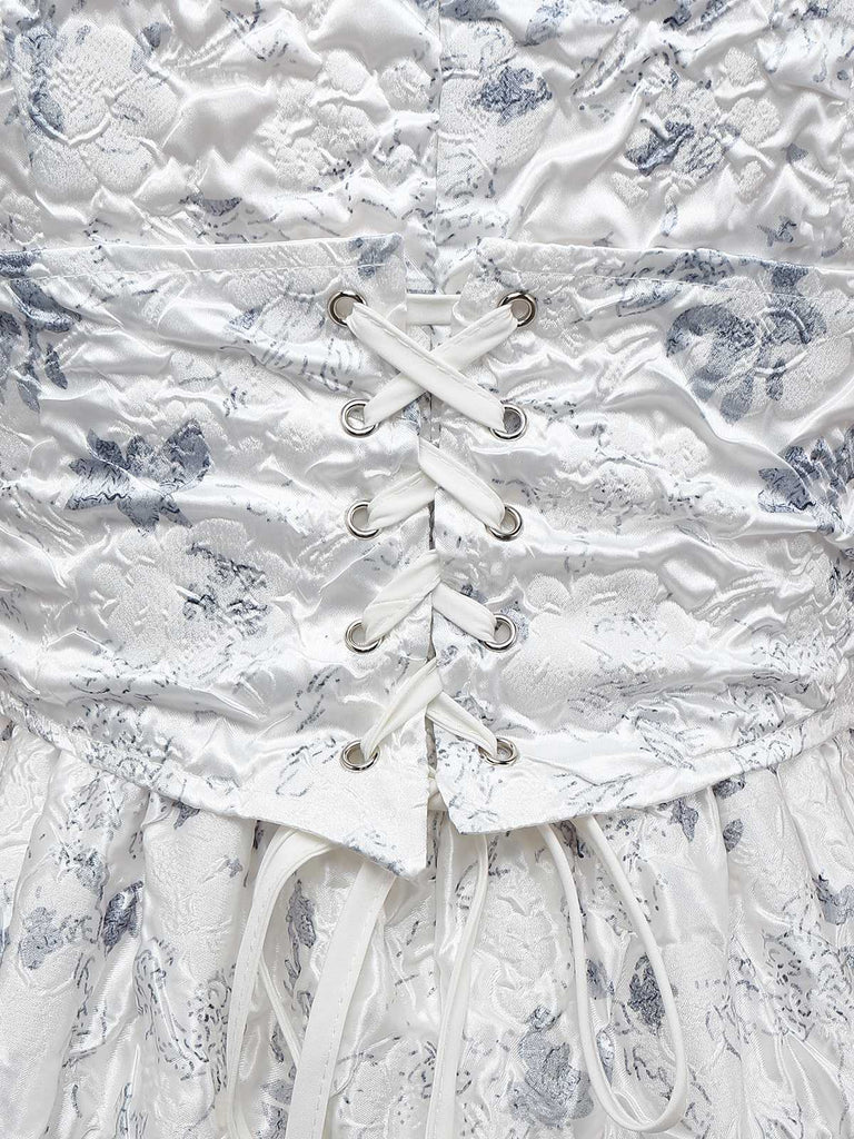 Robe en jacquard froissé à fleurs avec ceinture large lacets des années 1940