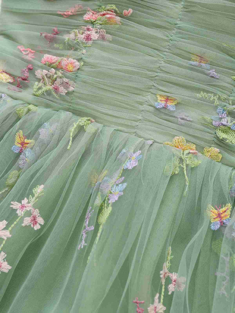 Robe verte en maille fleurie brodée à épaules dénudées des années 1930