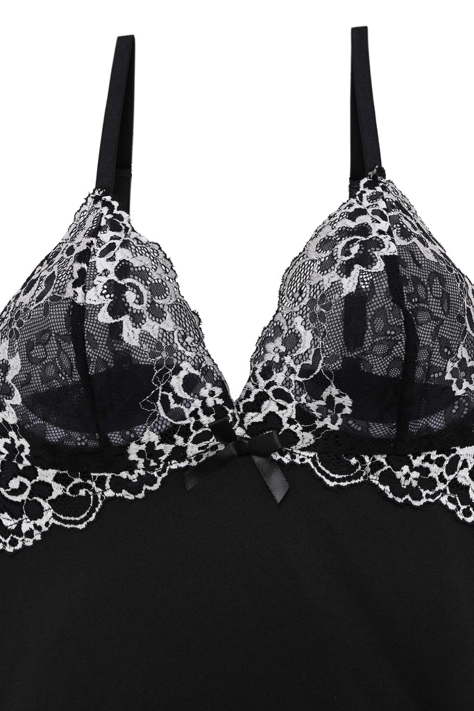 Chemise de nuit noire en velours et dentelle des années 1950