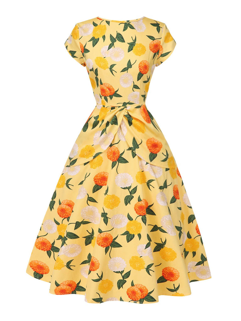 Robe froncée à fleurs d'hortensia jaune des années 1950