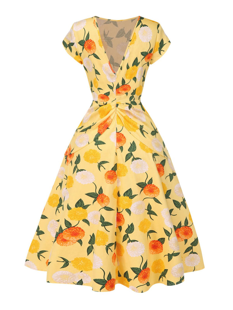 Robe froncée à fleurs d'hortensia jaune des années 1950