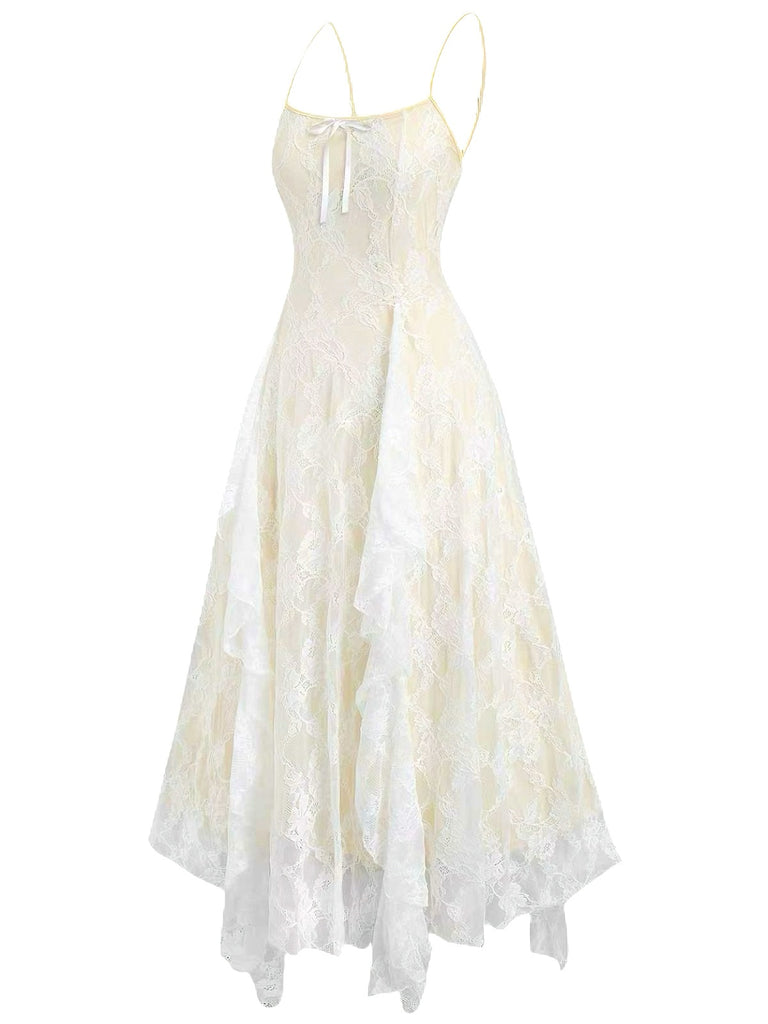 Robe beige en dentelle fleurie à volants et nœud années 1940