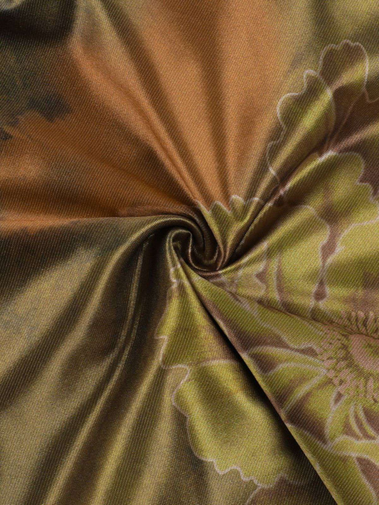 Robe en satin dos nu à fleurs verte des années 1960