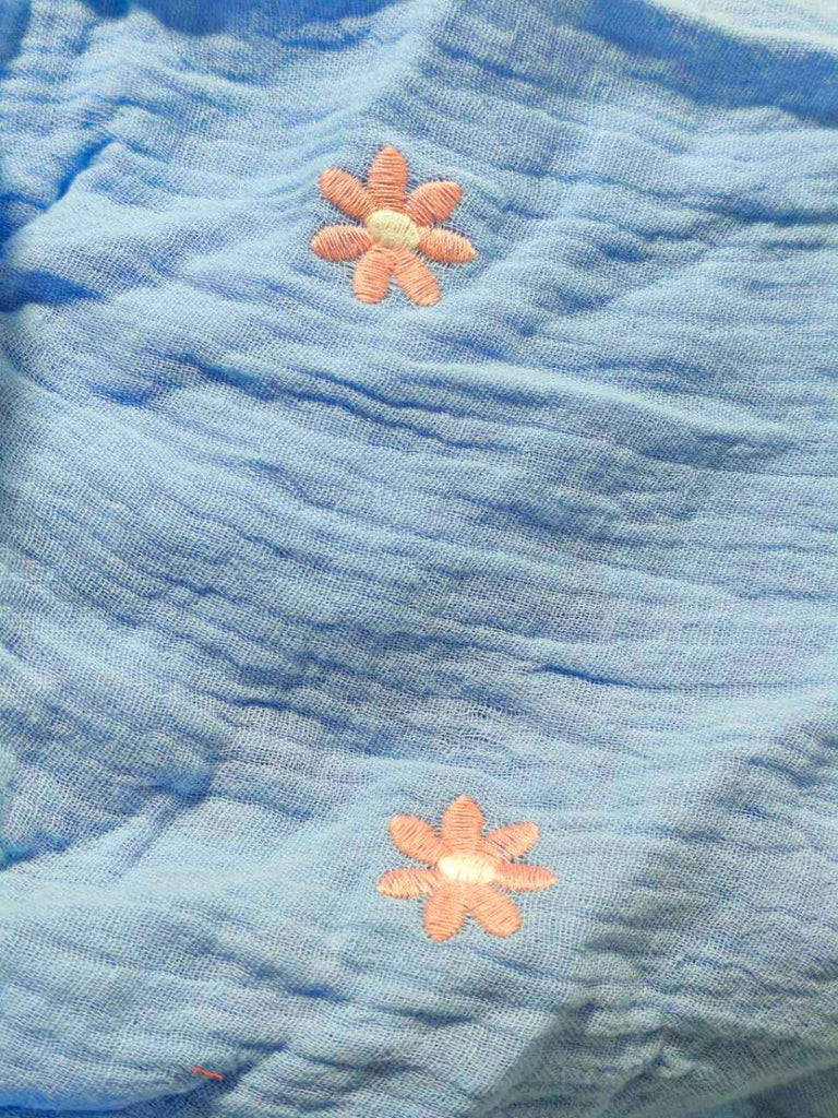 Robe manches lanterne brodées de fleurs des années 1940