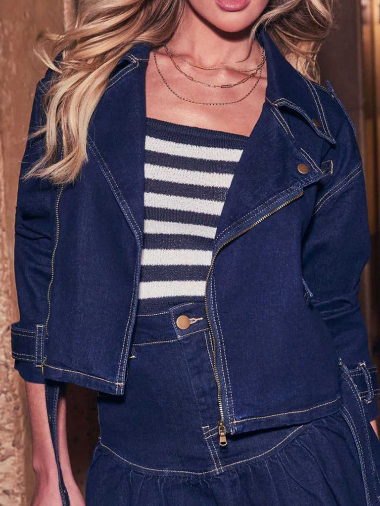 Veste à revers boutonnée en denim bleu foncé des années 1950