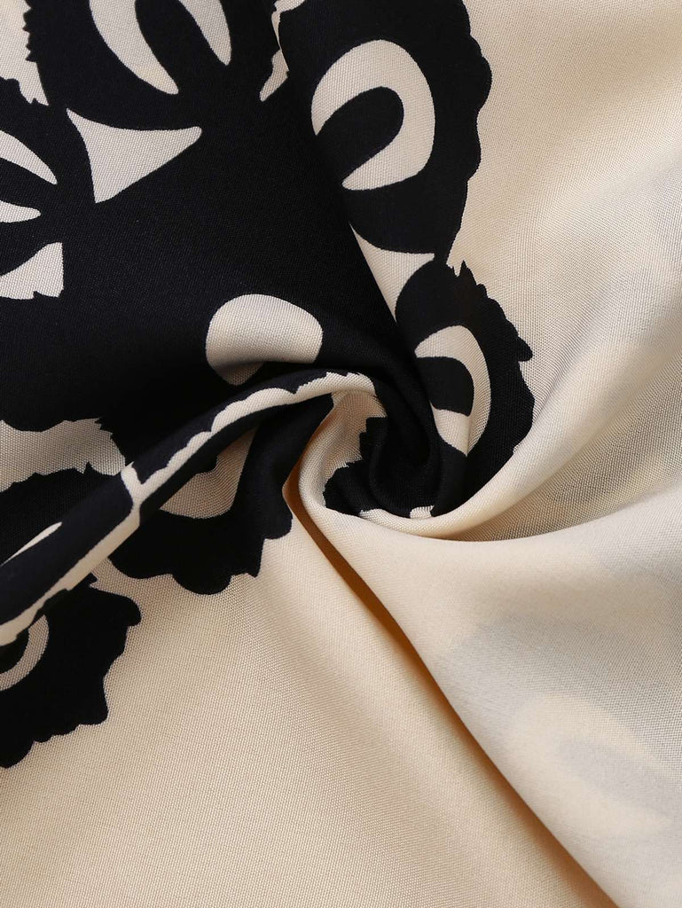 Combinaison beige à col en V profond et imprimé ethnique des années 1970