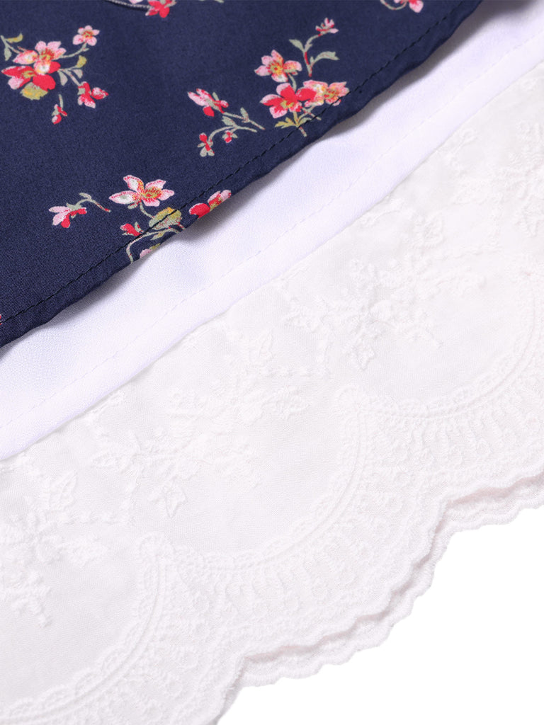 Robe licou en coton fleurs bleu foncé avec dentelle des années 1950