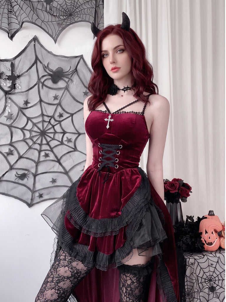 Robe gothique d’Halloween en velours à traîne asymétrique années 1940