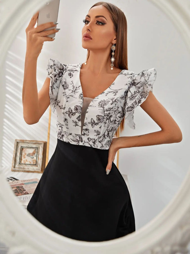 Robe à fleurs et manches volantées à col V années 1930