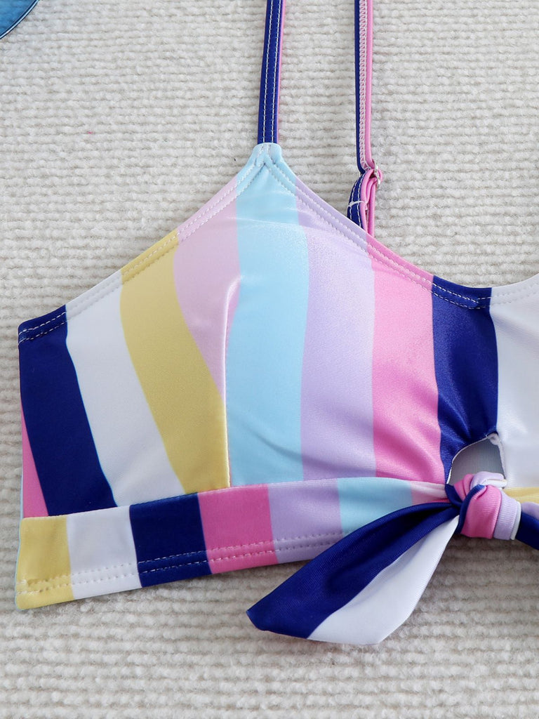 Ensemble bikini à bretelles rayures verticales contrastées nœud années 1940