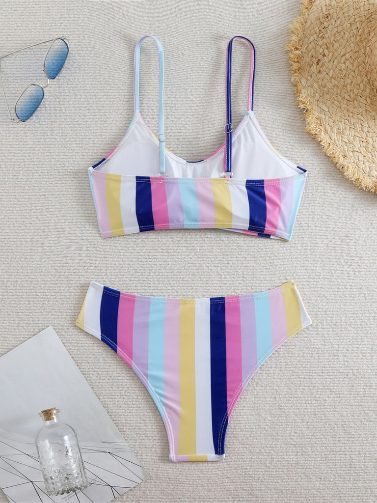 Ensemble bikini à bretelles rayures verticales contrastées nœud années 1940