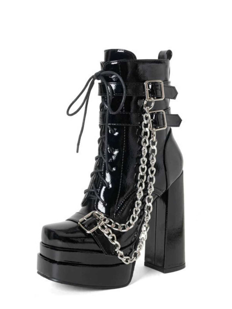 Bottes gothiques talons hauts vernis noir et ornées de chaînes