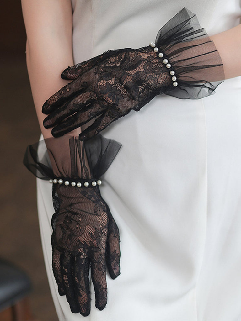 Gants en mousseline de soie et dentelle cousus avec perles