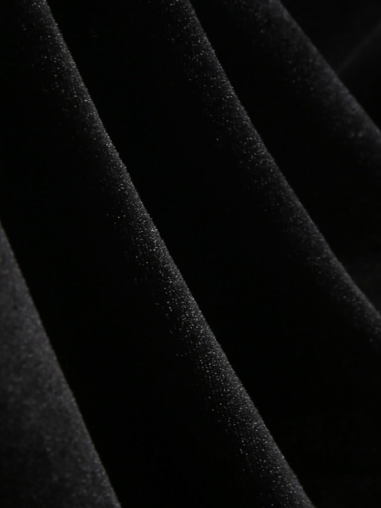 Robe noire en velours tricoté col et boutons nacrés années 1950