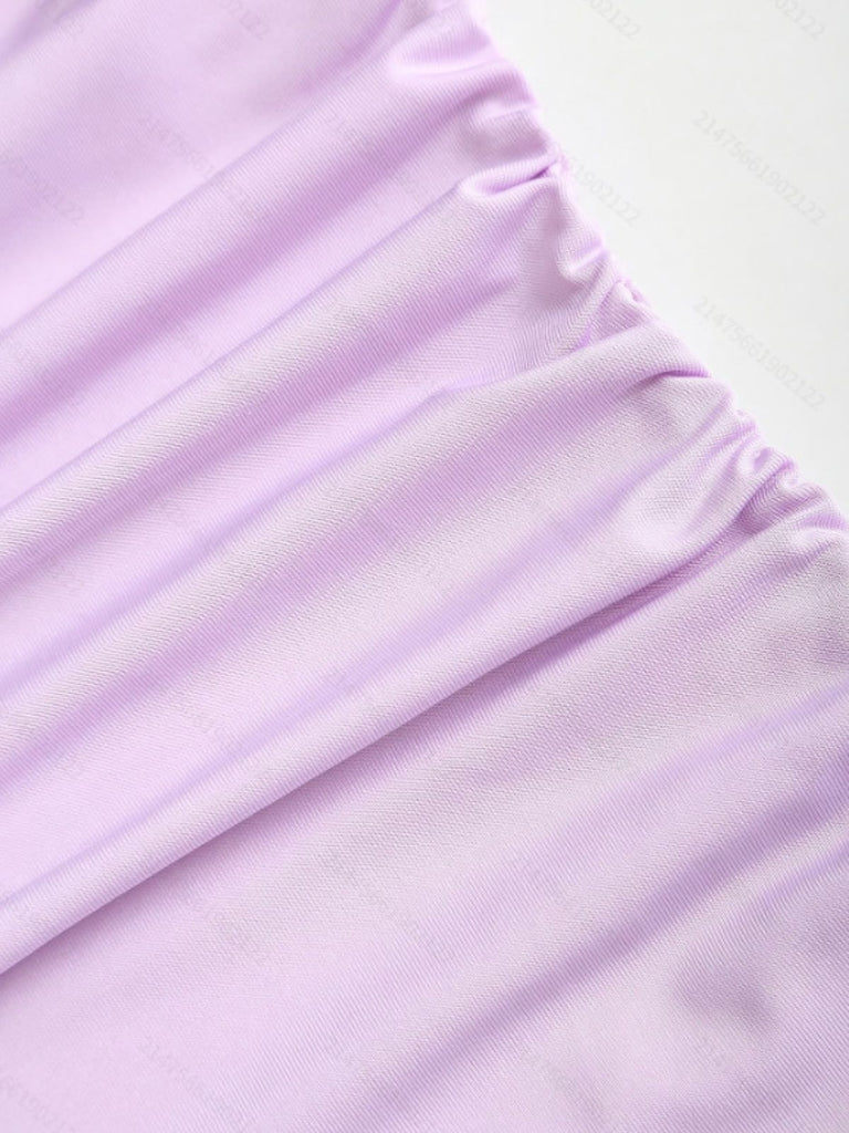 Robe violette dos nu à volants et détails métalliques années 60