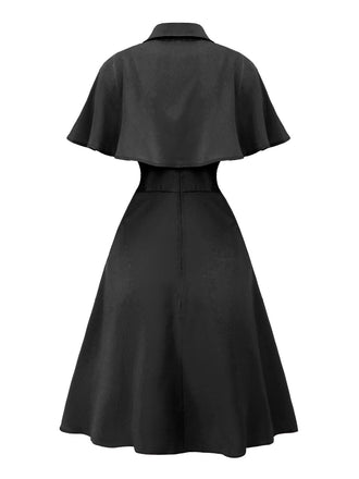 Robe noire capelet à revers uni des années 1950