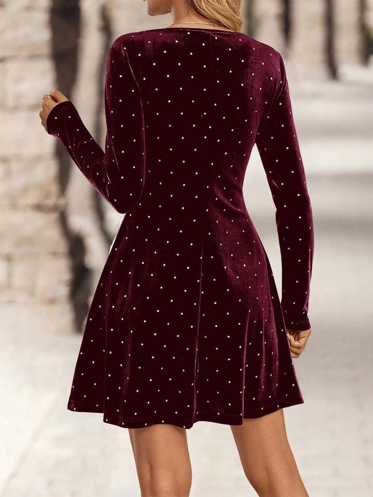 Robe de soirée cintrée en velours et strass années 1980