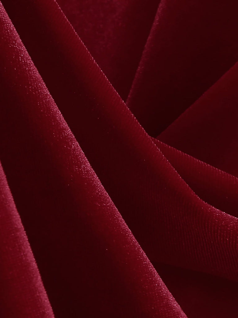 Robe rouge en velours col en fourrure et perles style Père Noël des années 1950