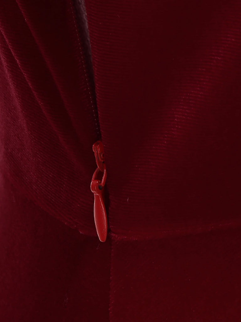 Robe rouge en velours col en fourrure et perles style Père Noël des années 1950