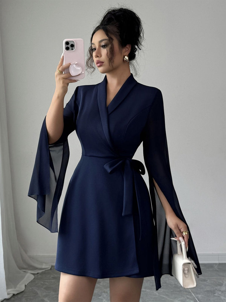 Robe bleue unie fendue manches en résille revers à nœud années 1980