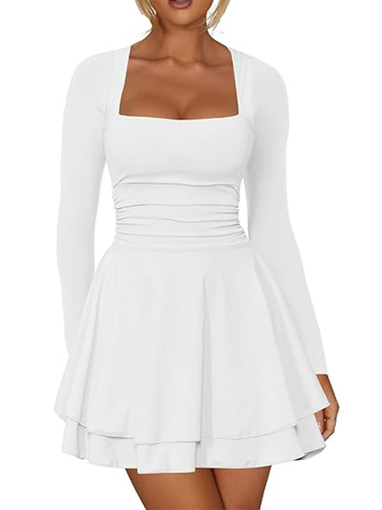 Robe coupe cintrée col carré et manches longues années 1980