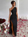 Robe asymétrique en satin fendue et froncée années 1960