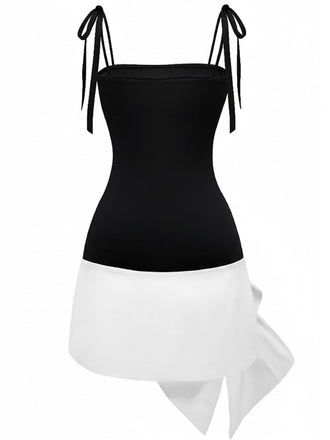 Robe noire à col carré et nœud papillon rouge années 60