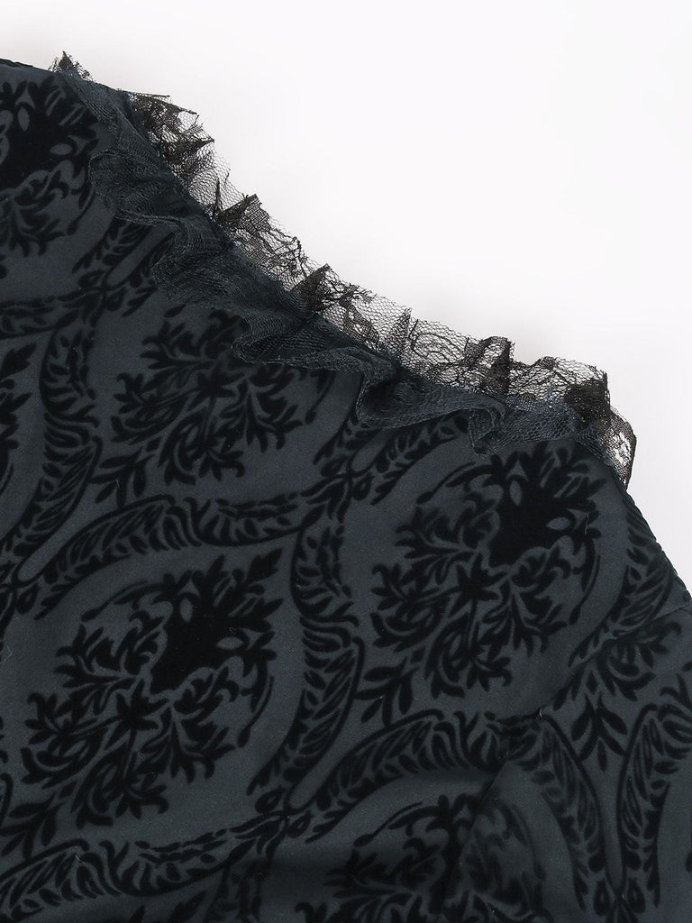 Robe noire gothique victorienne à manches cloche dentelle années 1950