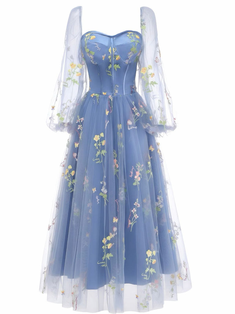 Robe longue à manches longues en maille brodée de fleurs bleues années 1930