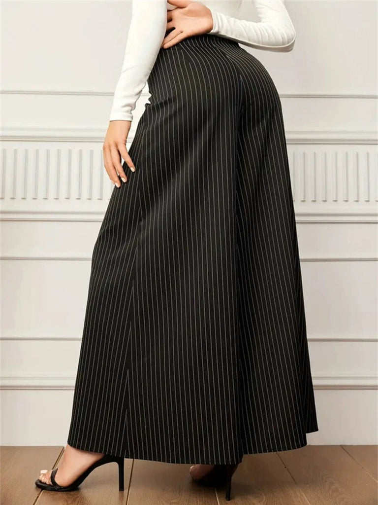 Pantalon noir à rayures fines jambes très larges des années 40
