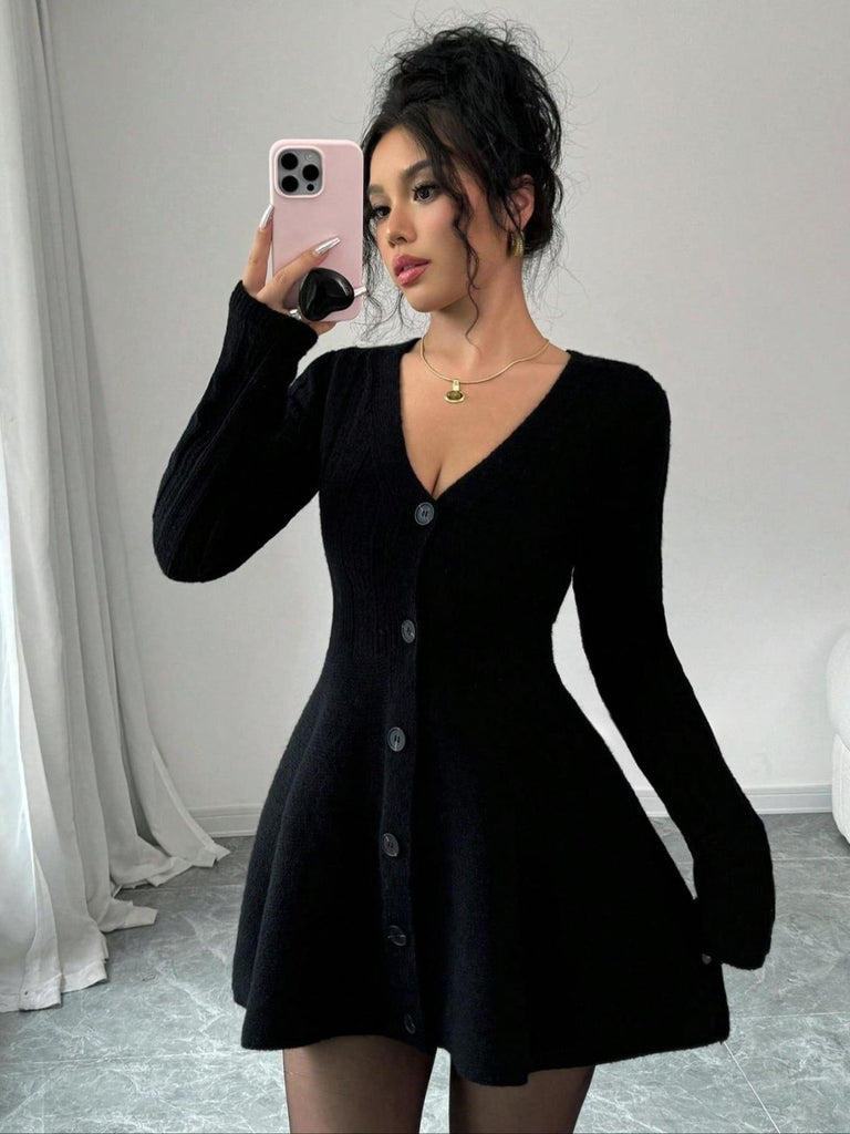 Robe pull boutonnée col en V noire des années 1980