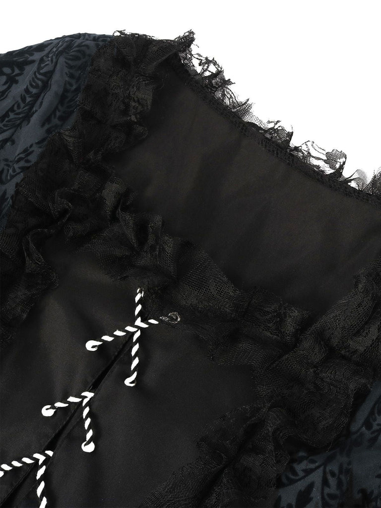 Robe noire gothique victorienne à manches cloche dentelle années 1950