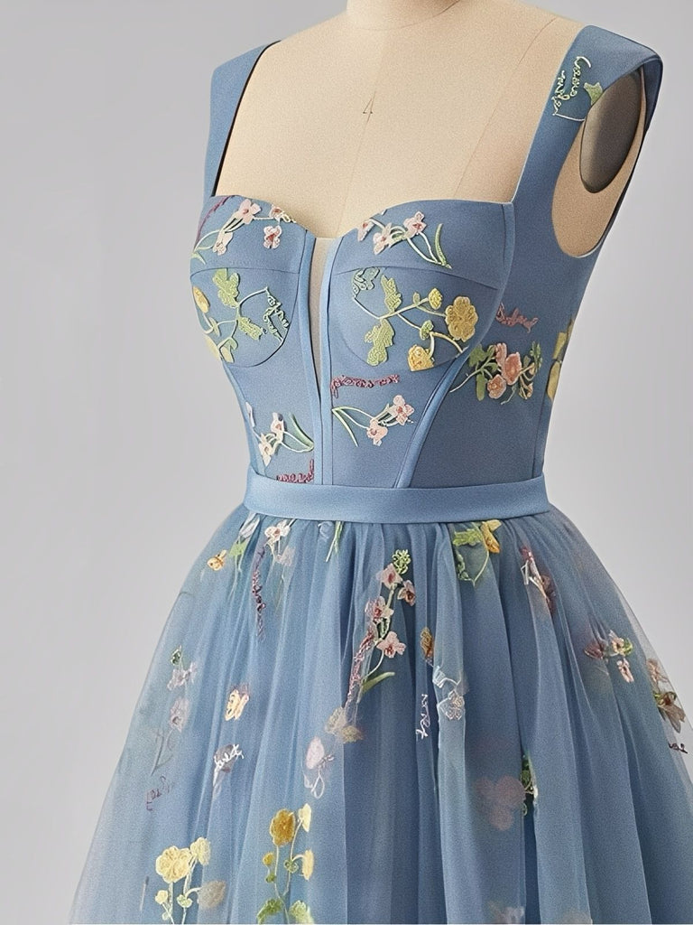 Robe courte en dentelle florale brodée années 1970
