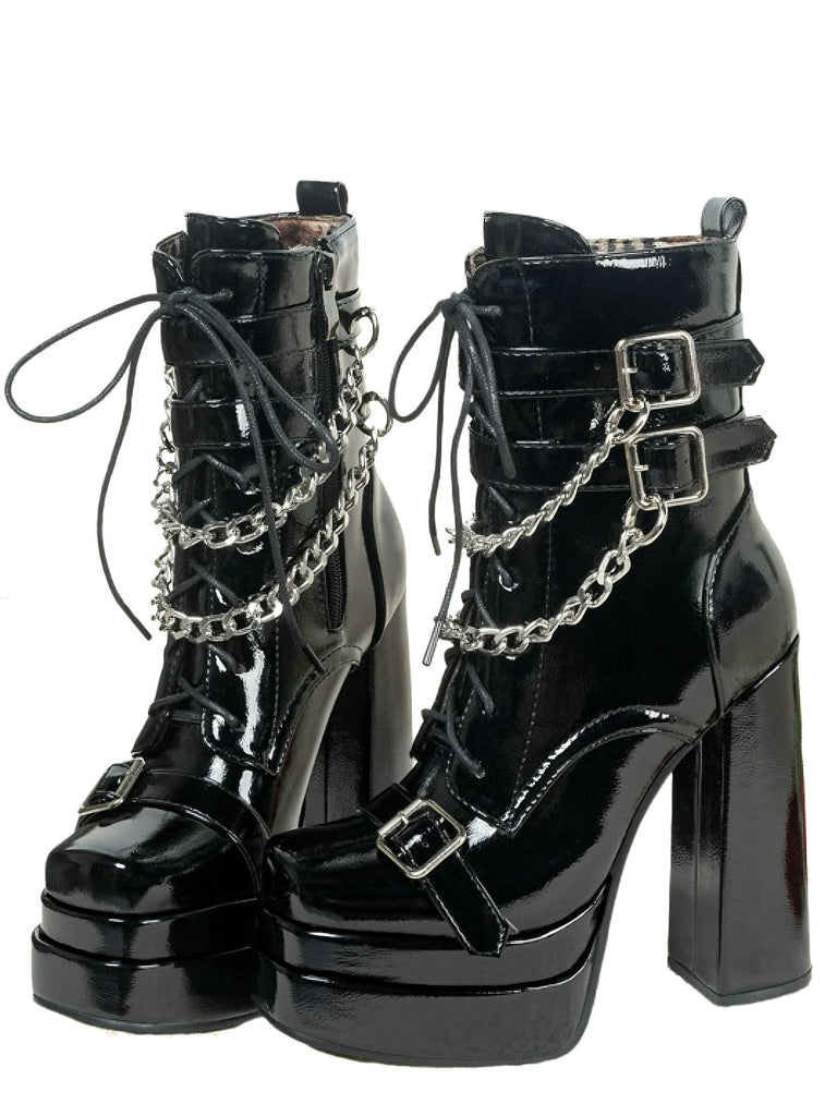 Bottes gothiques talons hauts vernis noir et ornées de chaînes