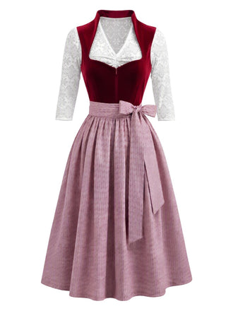 Ensemble bordeaux avec robe en velours à décolleté cœur, tablier et top blanc Années 1950