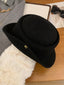 Chapeau à calotte plate en laine style Hepburn vintage