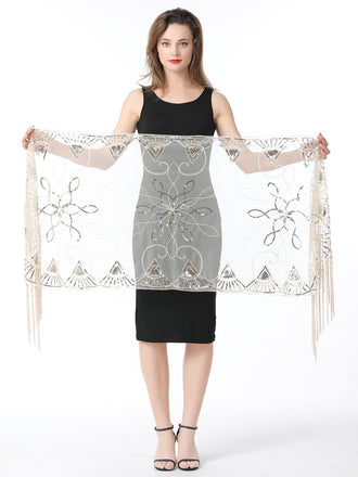 Cape en maille à paillettes et pompons des années 1920