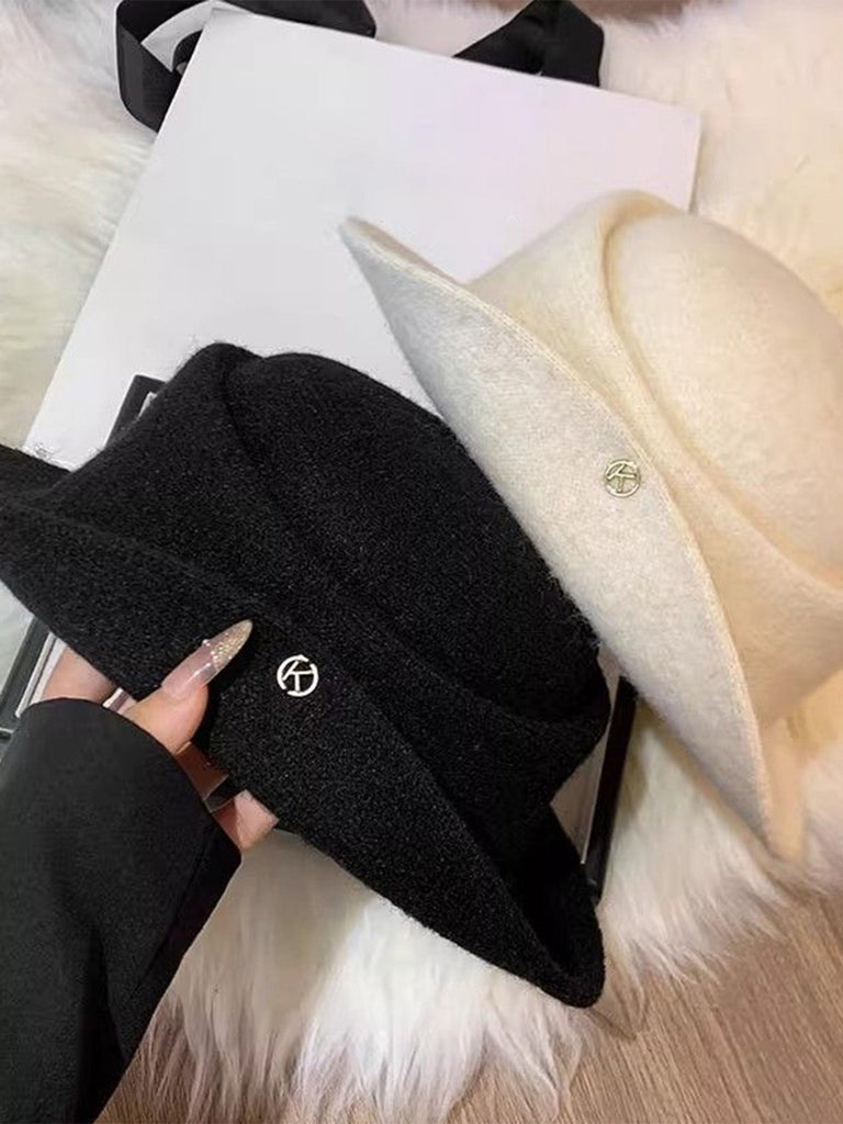 Chapeau à calotte plate en laine style Hepburn vintage