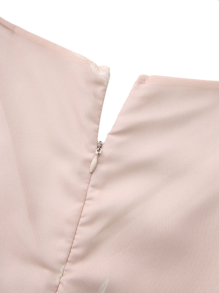 Robe rose sans manches à col V et ceinture florale années 1940
