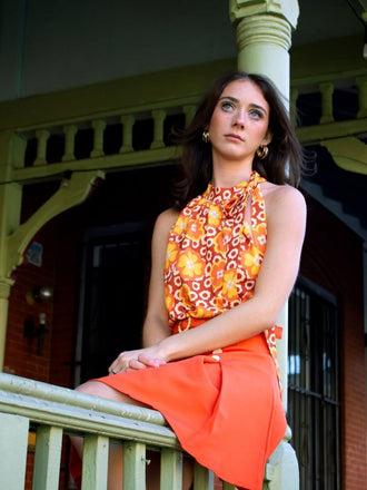 2PCS hauts fleuris à col noué et jupe unie boutonnée des années 1960