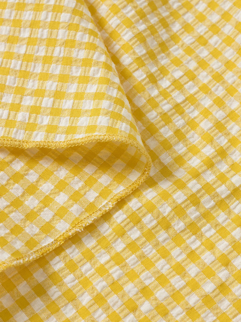 Robe à carreaux jaunes col v dos nu des années 1960