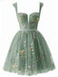 Robe courte verte en dentelle florale brodée années 1970